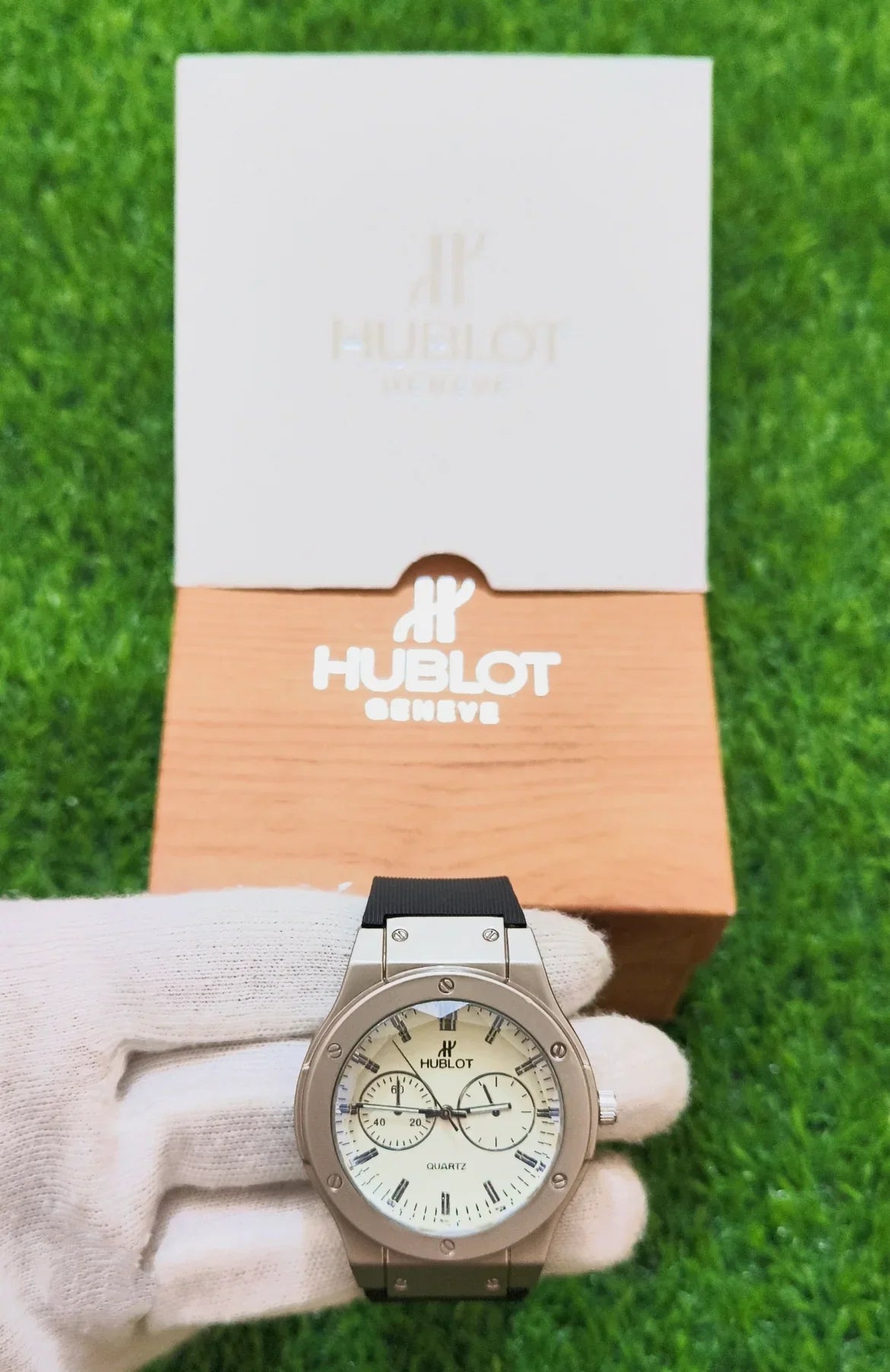 HUBLOT CLASSIC FUSION DIAMOND DESIGN GLASS