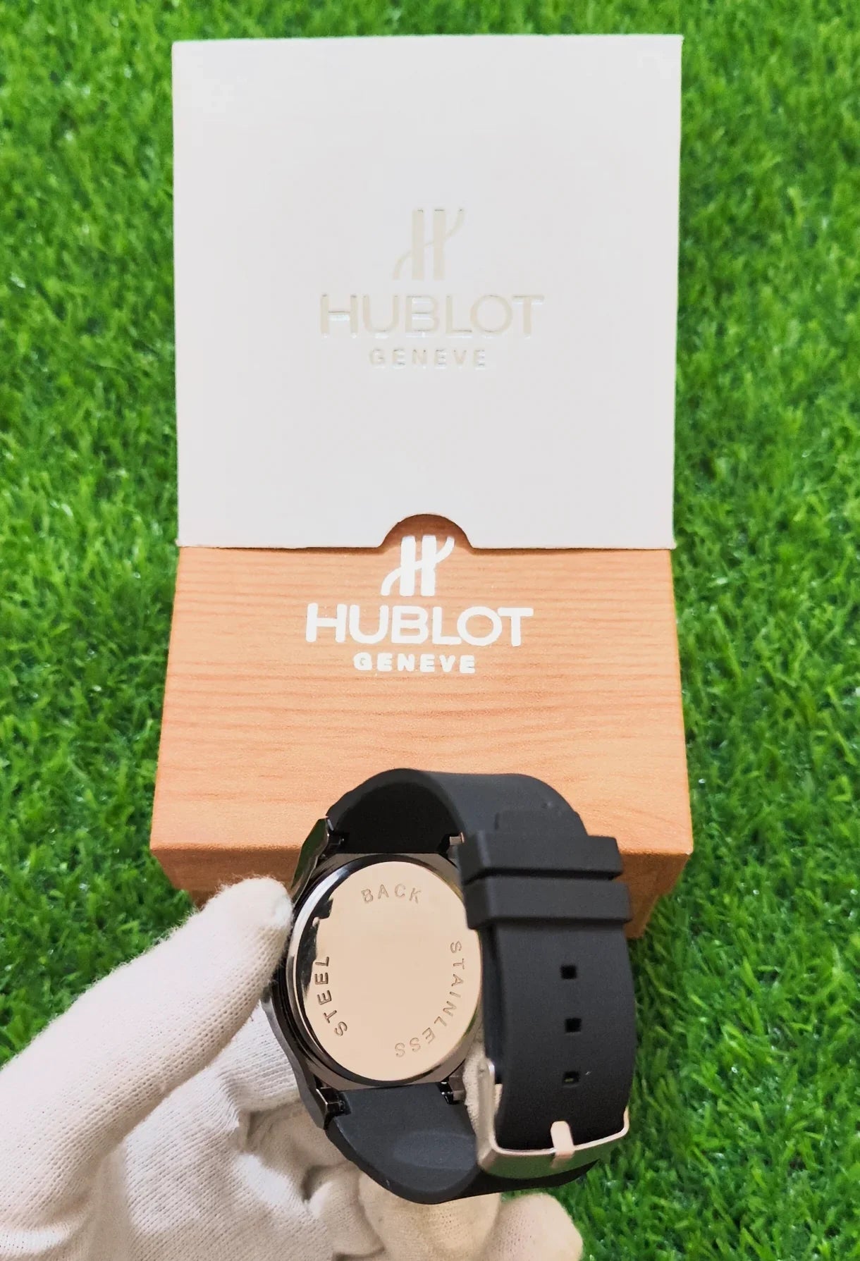 HUBLOT CLASSIC FUSION DIAMOND DESIGN GLASS